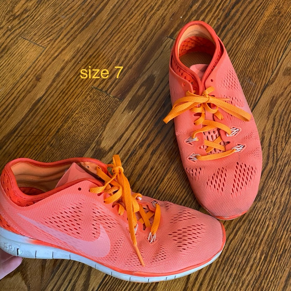 coral nike’s